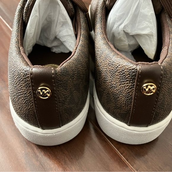 *NIB* Michael Kors Women's Keaton Logo Sneakers - Picture 4 of 9